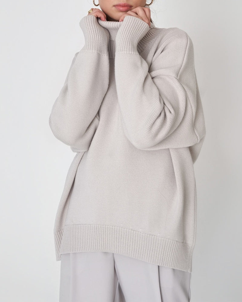 Women's Dropped-Shoulder Roll-Neck Jumper Minimalist Oversized Knit – Light Grey