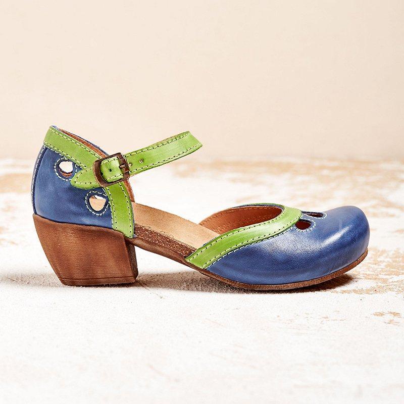 Women's Retro Perforated Buckle Strap Flats