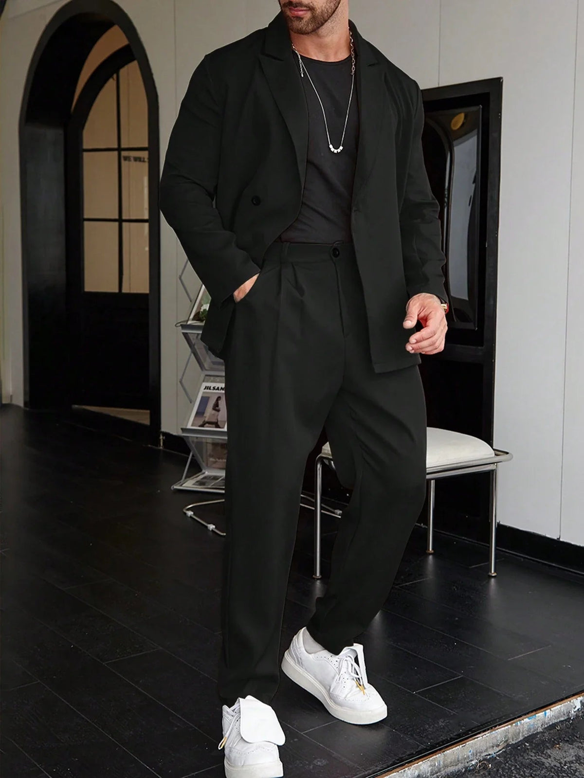 Men's Slim Two-Piece Suit with Straight-Leg Trousers – Black