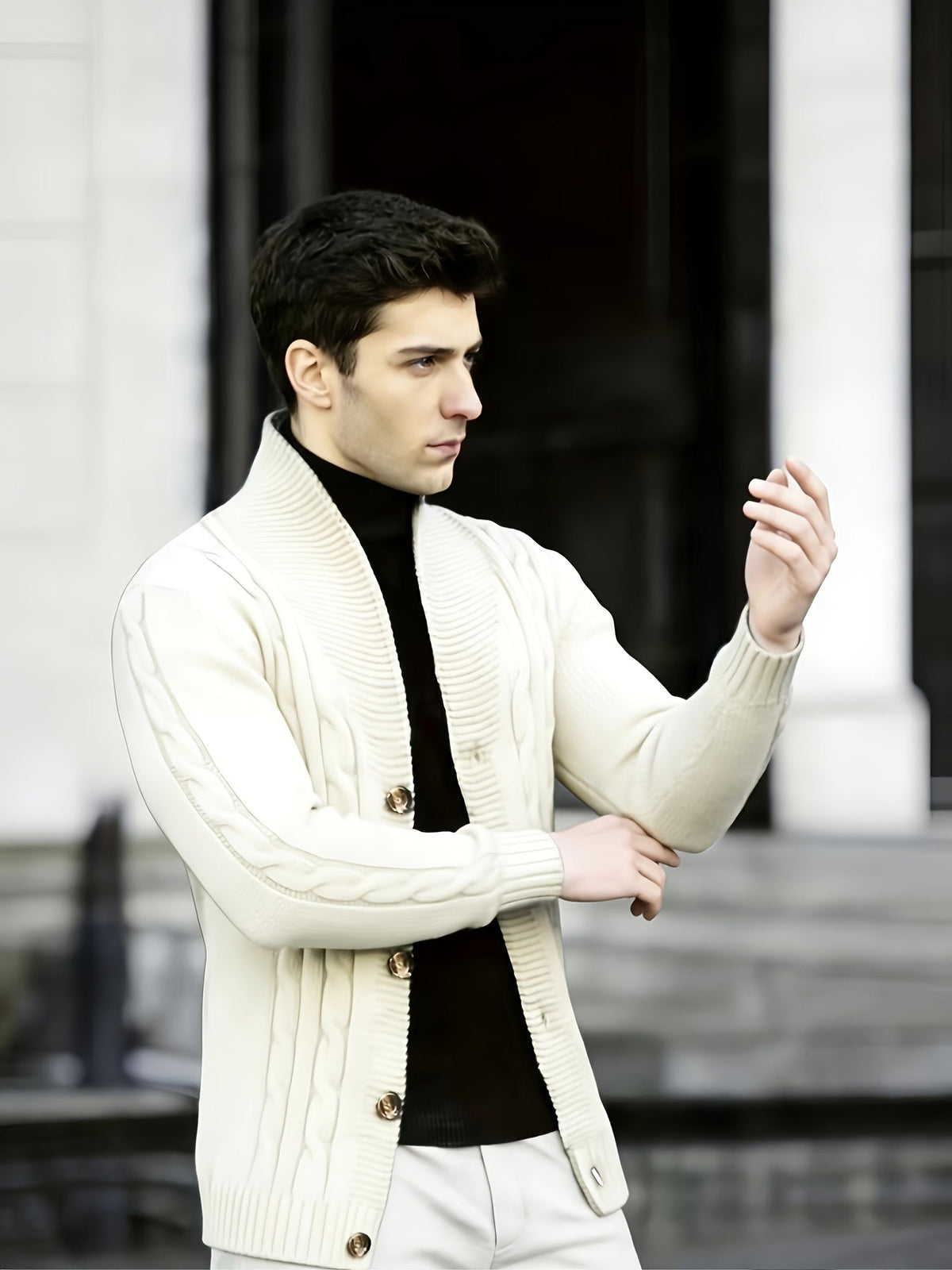 Women's Classic Cable-Knit Buttoned Cardigan