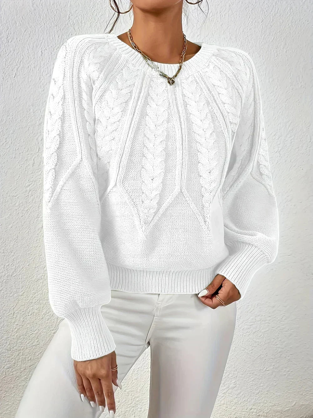 Women's Relaxed Cable-Knit Jumper with Crew Neckline – White