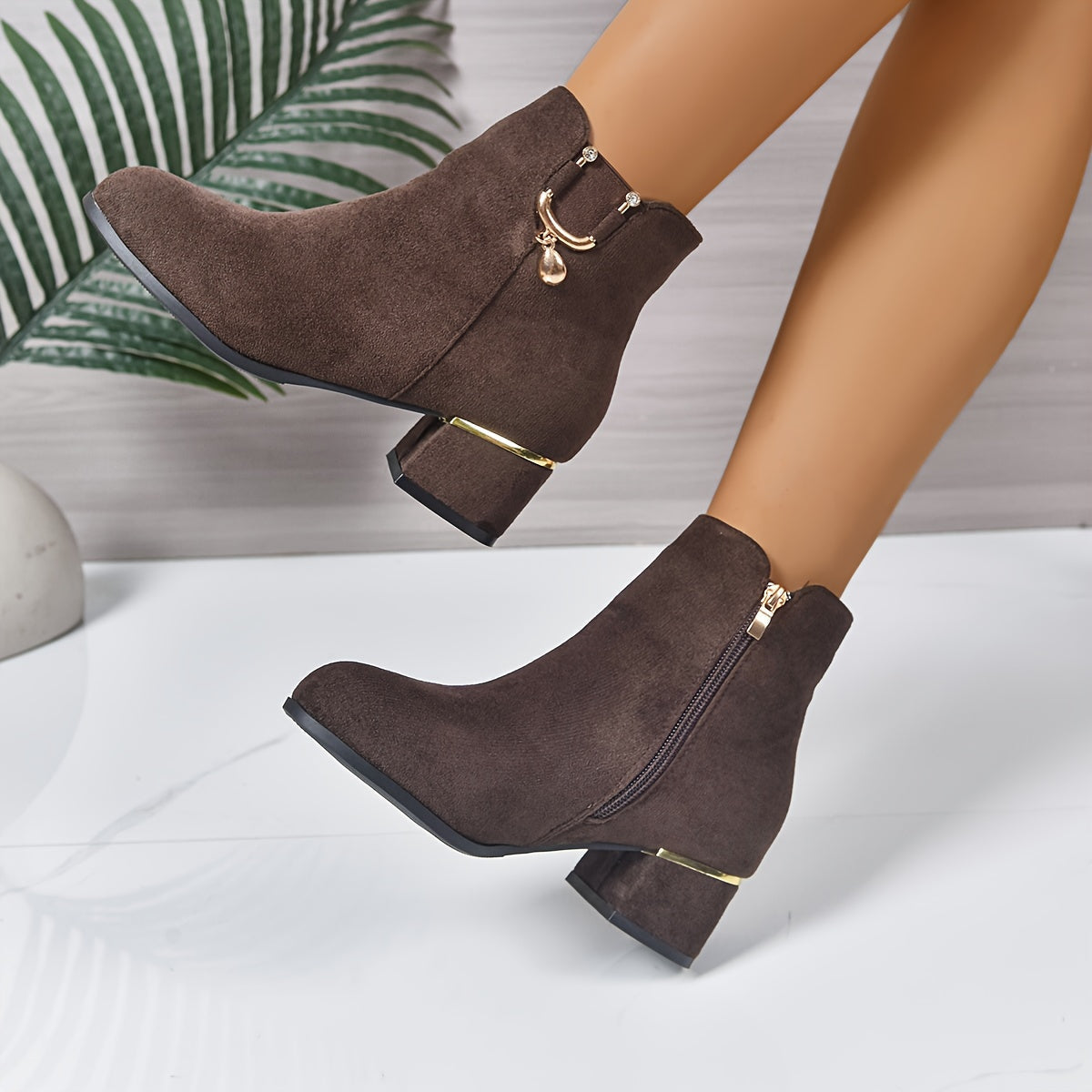 Women's Round-Toe Chelsea Boots with Gold-Tone Hardware – Coffee