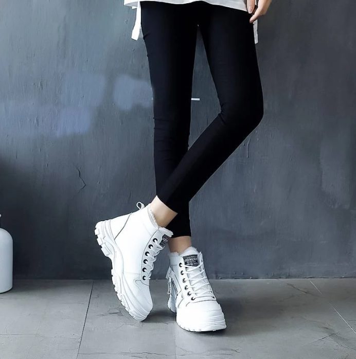 Women's Sporty Chunky Sole Sherpa Winter Boots with Padded Collar