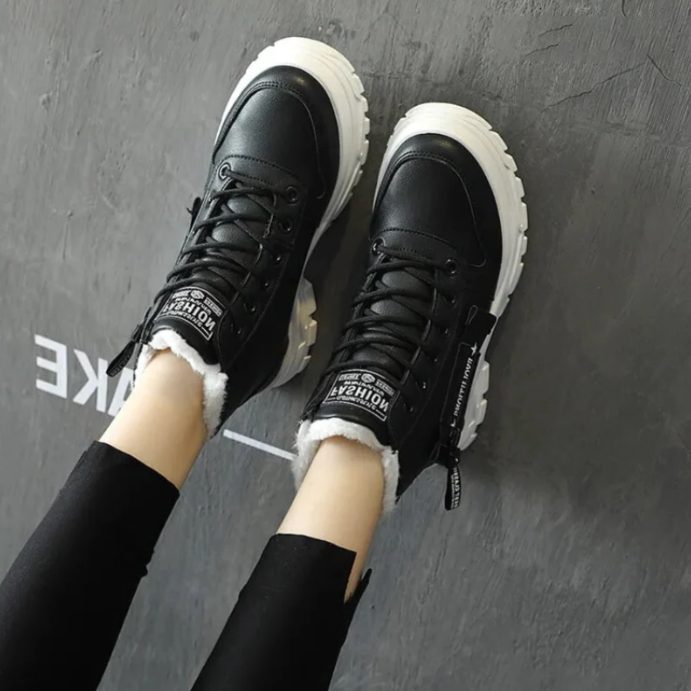 Women's Sporty Chunky Sole Sherpa Winter Boots with Padded Collar