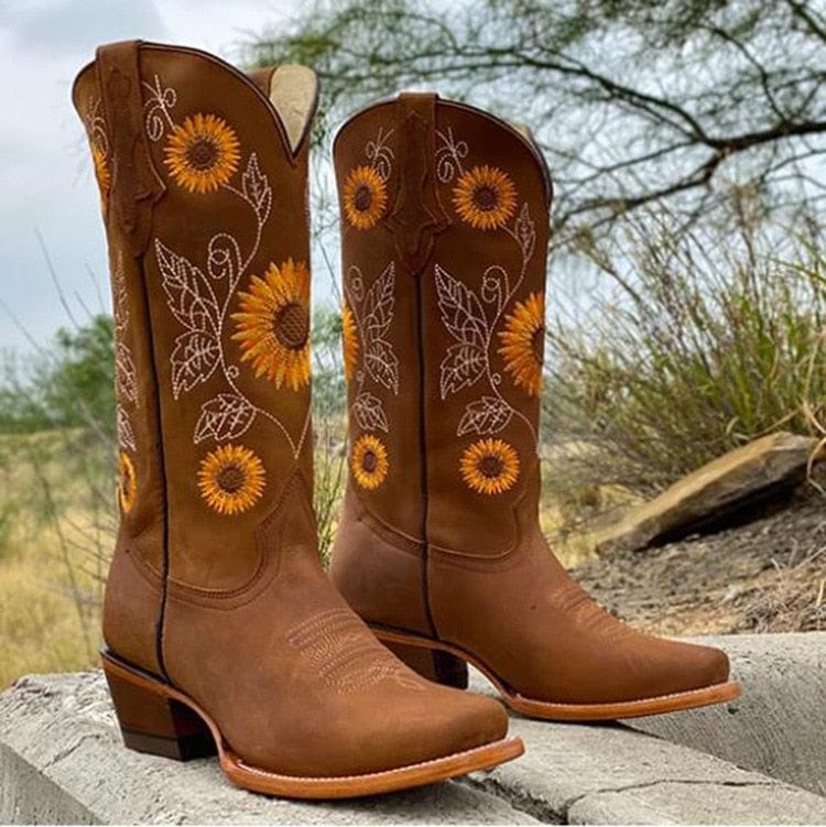 Women's Stacked Heel Western Boots with Vintage Embroidery – Brown