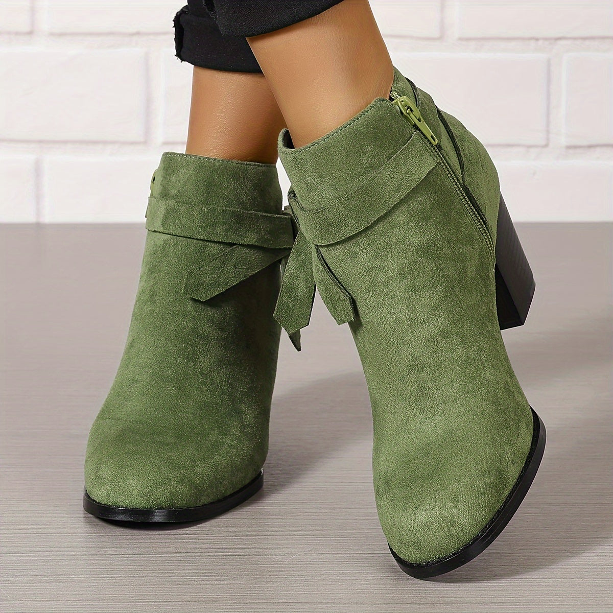 Women's Pointed-Toe Chelsea Boots with Block Heel and Bow – Green