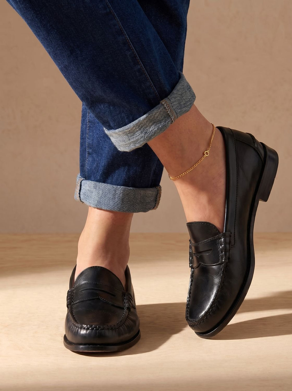 Women's Hand-Stitched Moc Toe Slip-On Loafers - Black