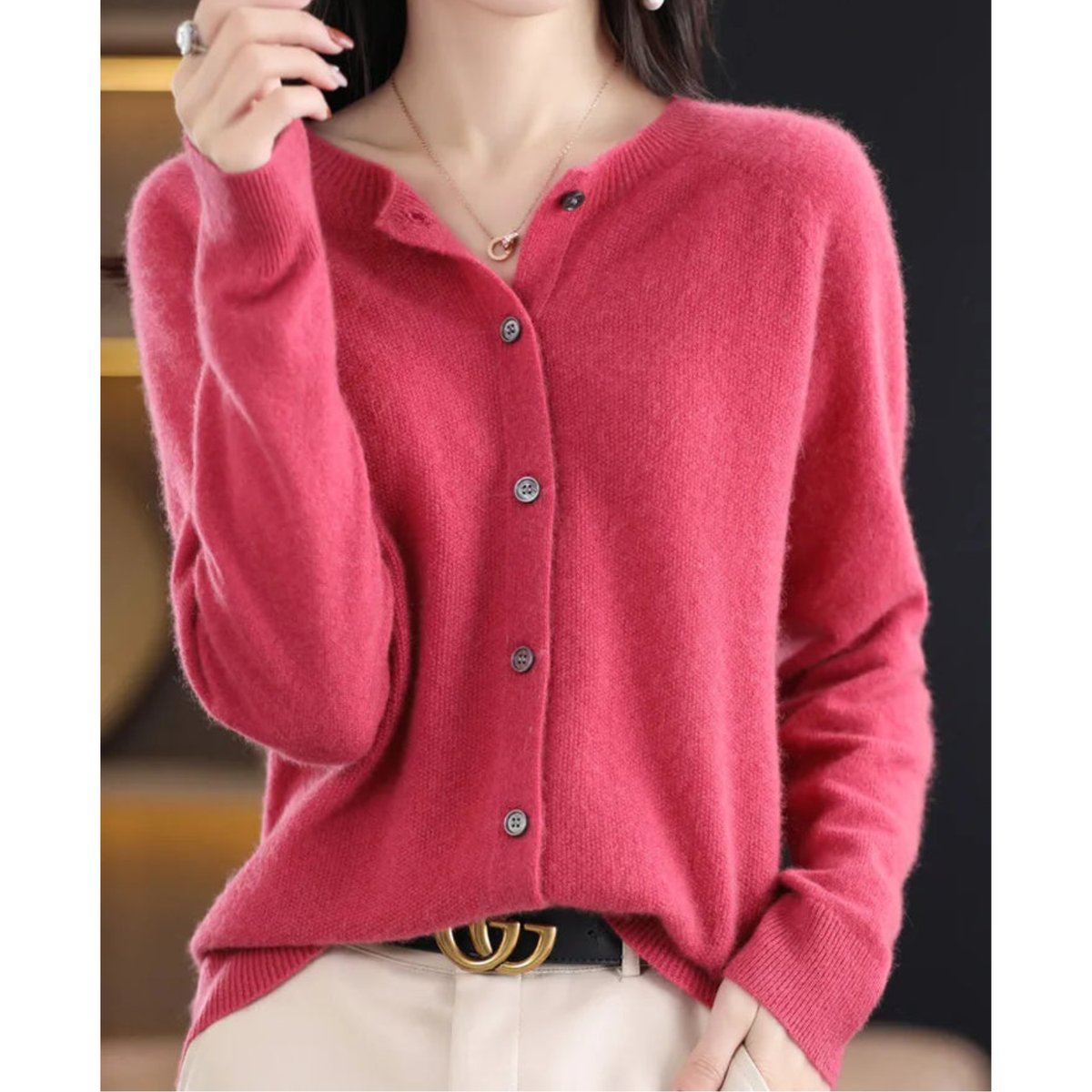Women's Relaxed Round-Neck Cardigan in Pure Merino Wool – Dark Pink