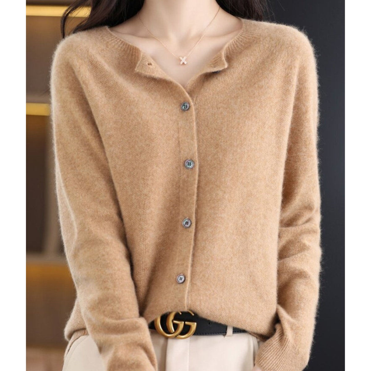 Women's Relaxed Round-Neck Cardigan in Pure Merino Wool – Light Brown