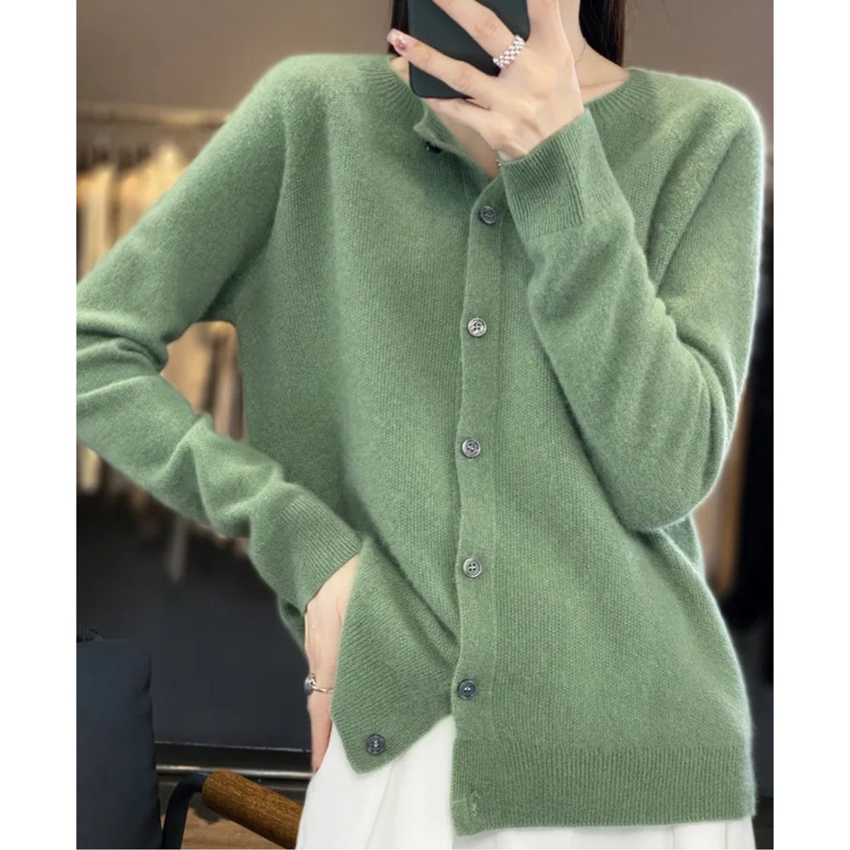 Women's Relaxed Round-Neck Cardigan in Pure Merino Wool – Light Green