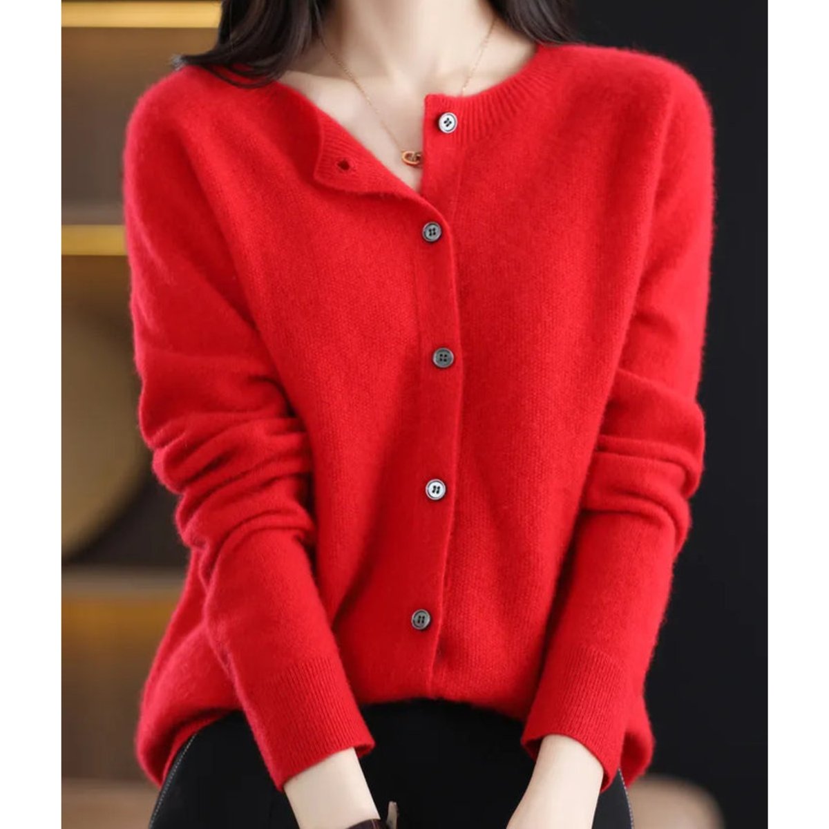 Women's Relaxed Round-Neck Cardigan in Pure Merino Wool – Red