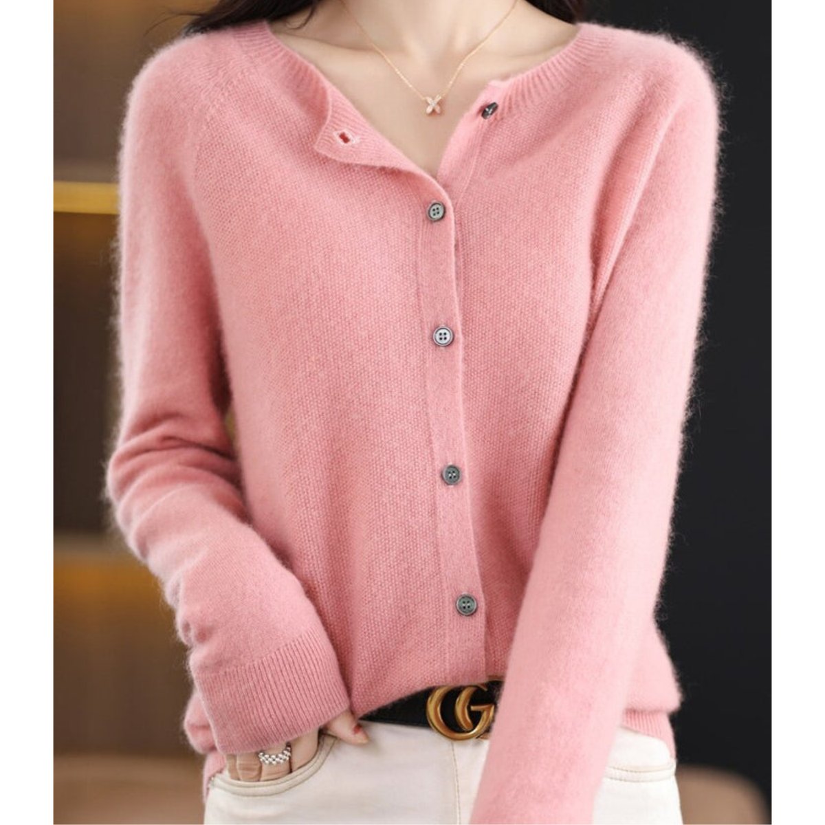 Women's Relaxed Round-Neck Cardigan in Pure Merino Wool – Light Pink