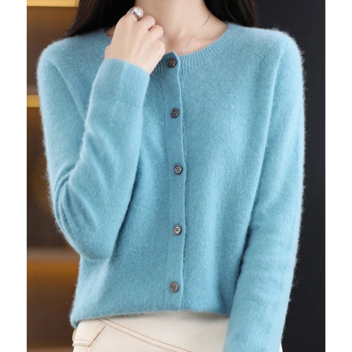 Women's Relaxed Round-Neck Cardigan in Pure Merino Wool – Light Blue