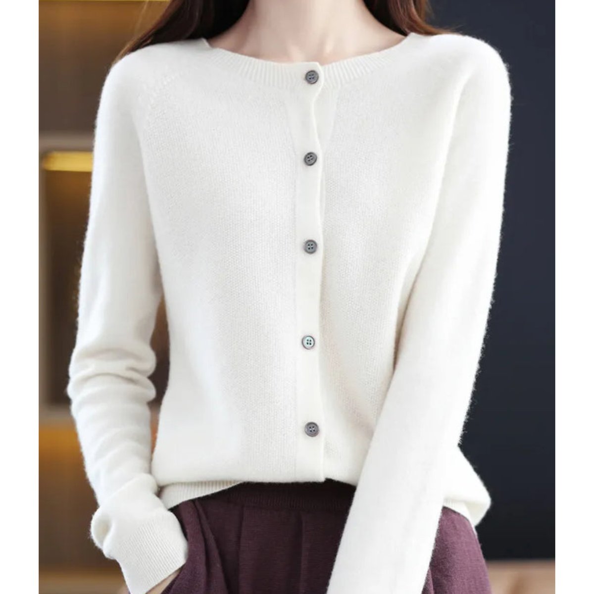 Women's Relaxed Round-Neck Cardigan in Pure Merino Wool – White