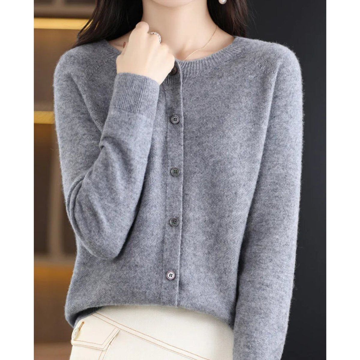 Women's Relaxed Round-Neck Cardigan in Pure Merino Wool – Grey